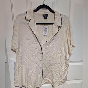 Torrid retro chic Women's Cream Button-Up Top 2x vintage